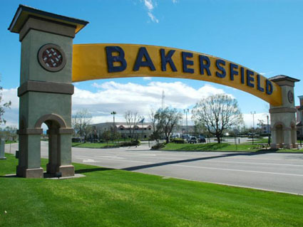 Pictures of Bakersfield (the famous Bakersfield sign)